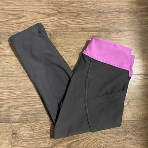Xersion Women’s Mid Rise Workout Capris